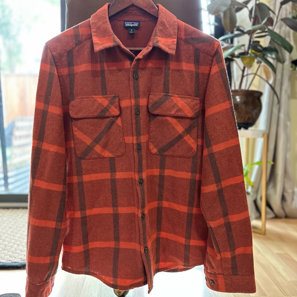 Men’s Patagonia outerwear button down